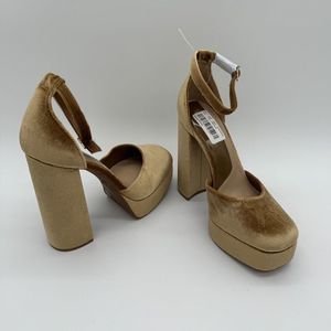 GB Runway Gianni Bini Platform Heels Women 7.5 Mustard Yellow Velvet Shoes NWOB